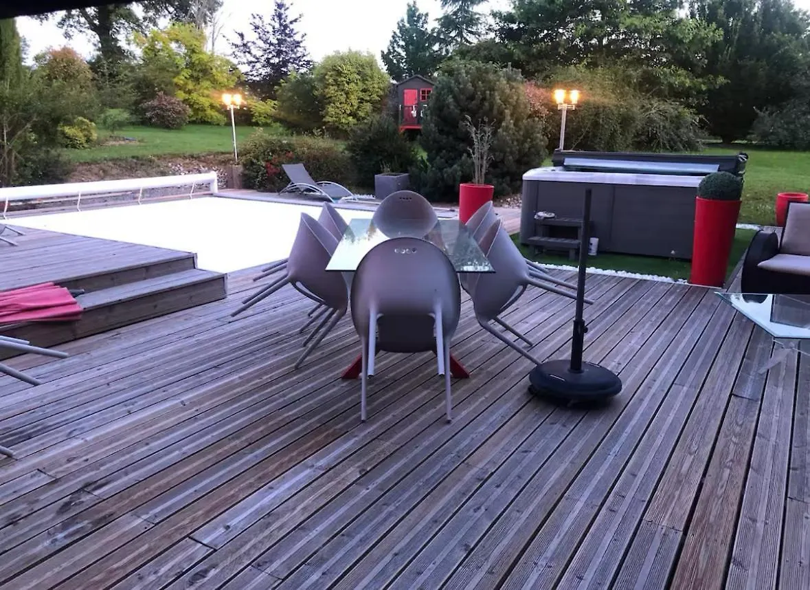 Villebret Villa Contemporaine Piscine Jacuzzi 0*,  צרפת